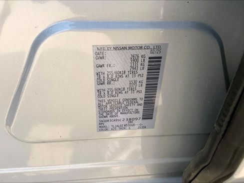 Used 2025 Nissan Pathfinder SL FWD image 36