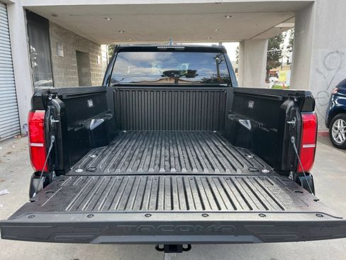 Used 2025 Toyota Tacoma TRD Off-Road AWD/4WD image 27