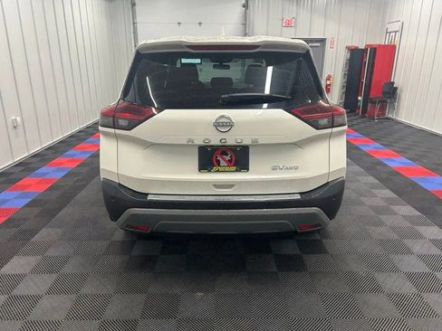 Used 2023 Nissan Rogue SV image 4