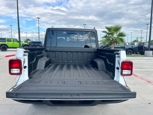 New 2025 Jeep Gladiator Sport image 25