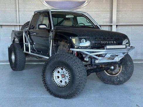 Used 2000 Toyota Tacoma PreRunner RWD image 2