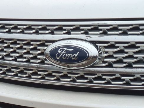 Used 2019 Ford Expedition Platinum image 12