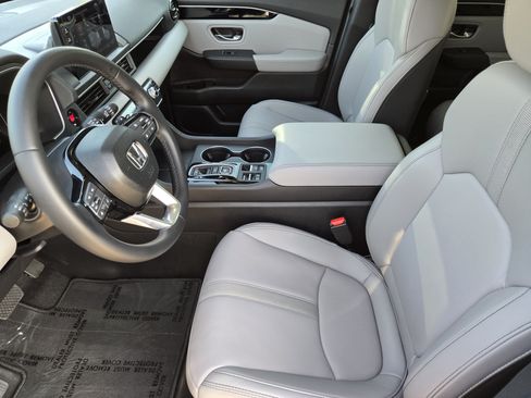 Certified 2025 Honda Pilot EX-L image 9