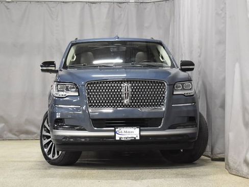Used 2023 Lincoln Navigator L Reserve w/ Equipment Group 201A image 4