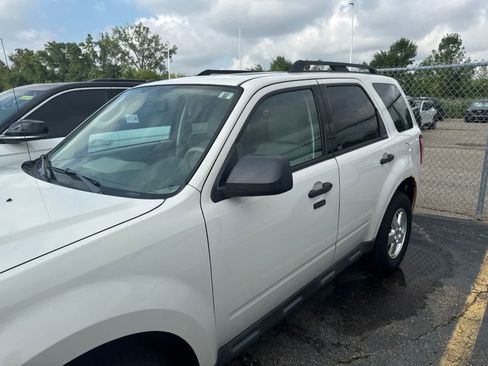 Used 2011 Ford Escape XLT w/ 201A Rapid Spec Order Code FWD image 14