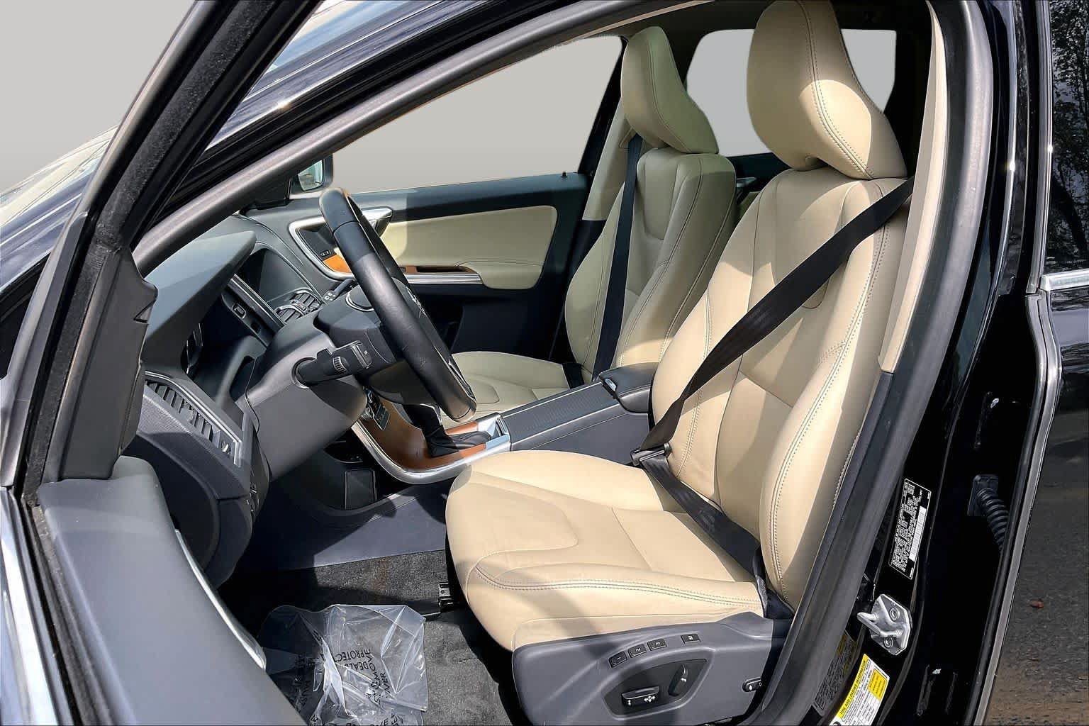 Used 2017 Volvo XC60 T6 Inscription w/ Preferred Option Package AWD/4WD image 7