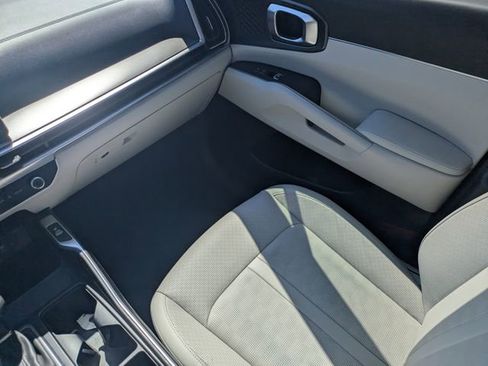 Used 2024 Kia Sorento S w/ Panoramic Sunroof Package image 17