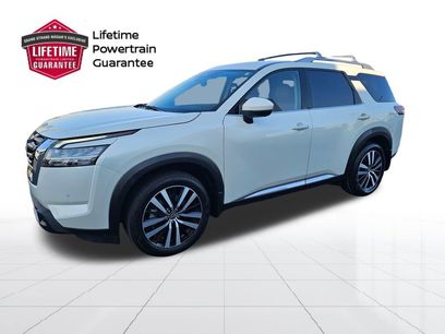 Used 2024 Nissan Pathfinder Platinum w/ Cargo Package