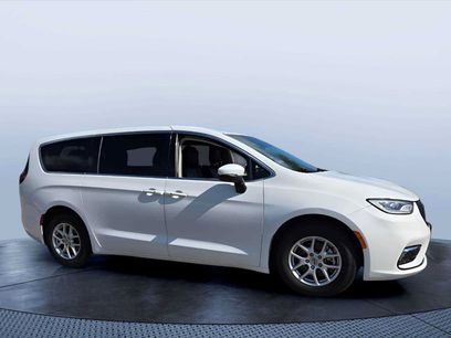 Used 2023 Chrysler Pacifica Touring-L