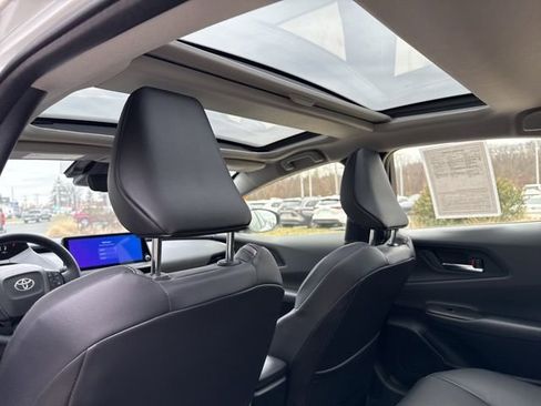 Used 2024 Toyota Prius XLE image 30