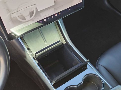 Used 2018 Tesla Model 3 Long Range image 19