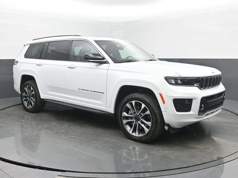 Used 2024 Jeep Grand Cherokee L Overland w/ Advanced Protech Group III AWD/4WD image 7