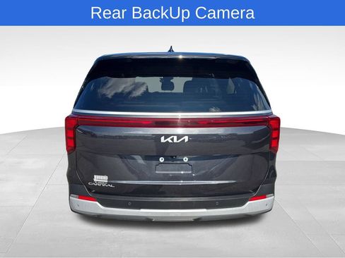 Used 2025 Kia Carnival FWD image 5