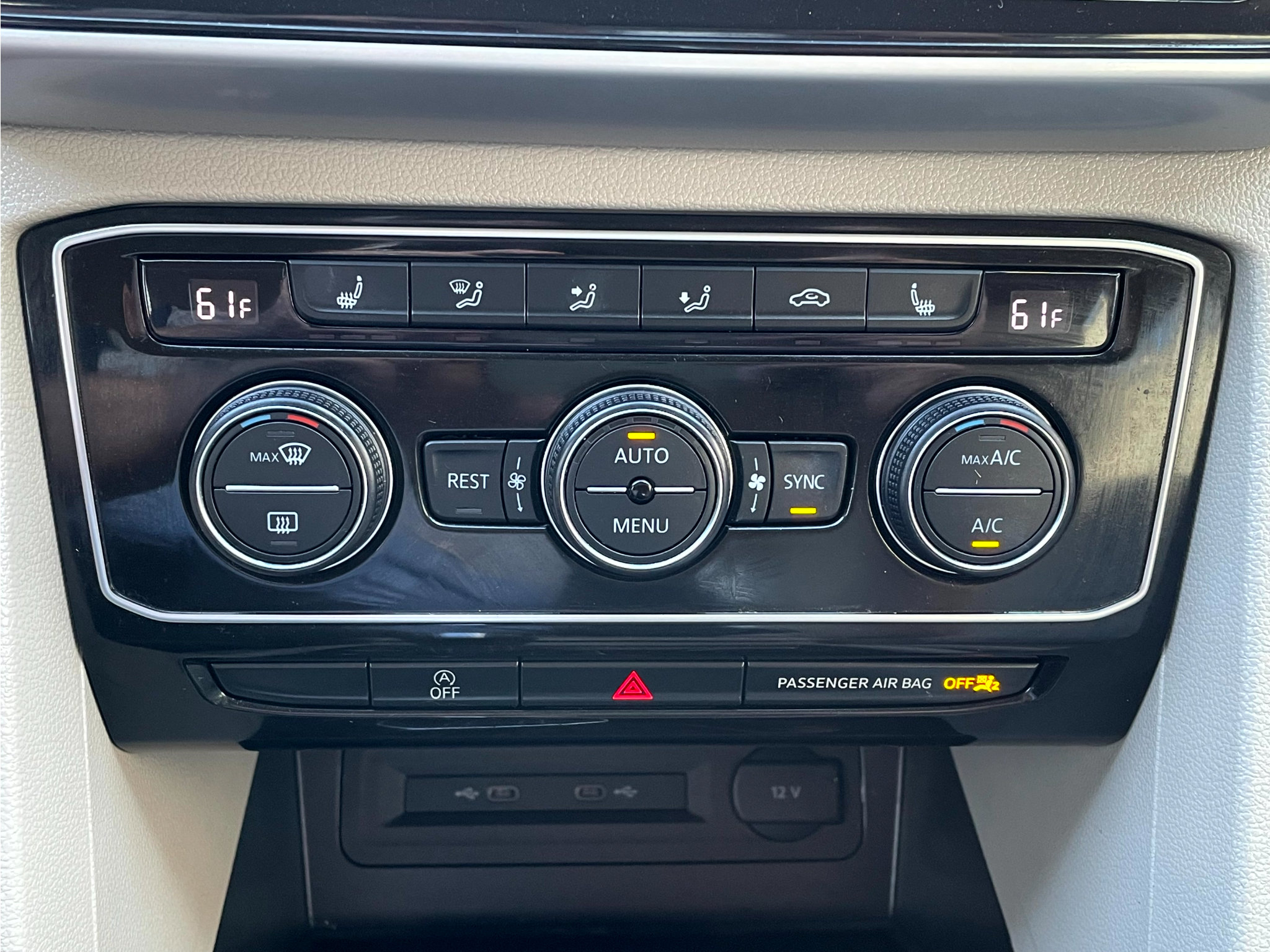 Used 2023 Volkswagen Atlas SE AWD/4WD image 17