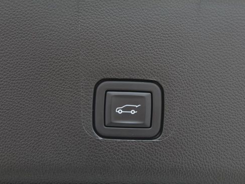 Used 2023 Chevrolet Traverse Premier w/ Redline Edition FWD image 19