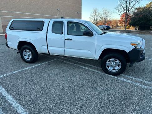 Used 2018 Toyota Tacoma SR image 28