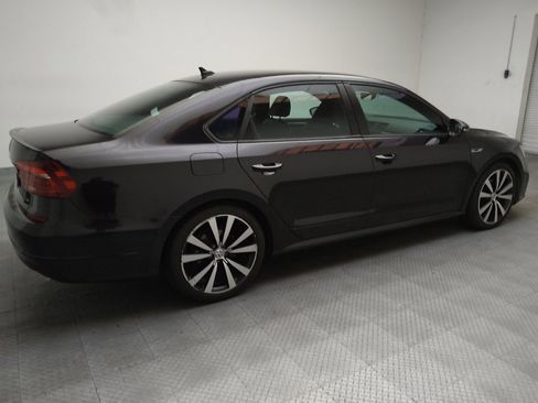 Used 2018 Volkswagen Passat 3.6 FWD image 10