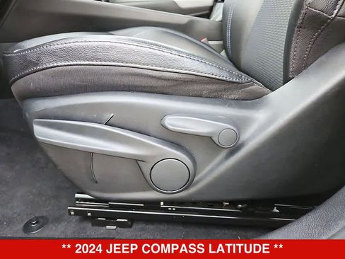 Used 2024 Jeep Compass Latitude AWD/4WD image 22