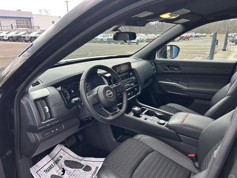Used 2025 Nissan Pathfinder Rock Creek image 14