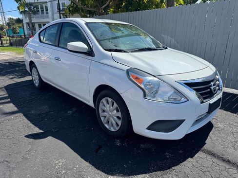 Used 2018 Nissan Versa SV image 33