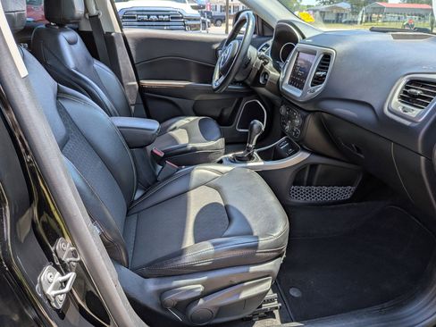 Used 2019 Jeep Compass Latitude w/ Popular Equipment Group FWD image 19