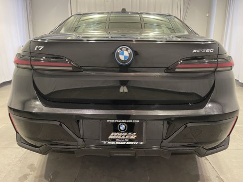 Used 2024 BMW i7 xDrive60 w/ Executive Package image 6