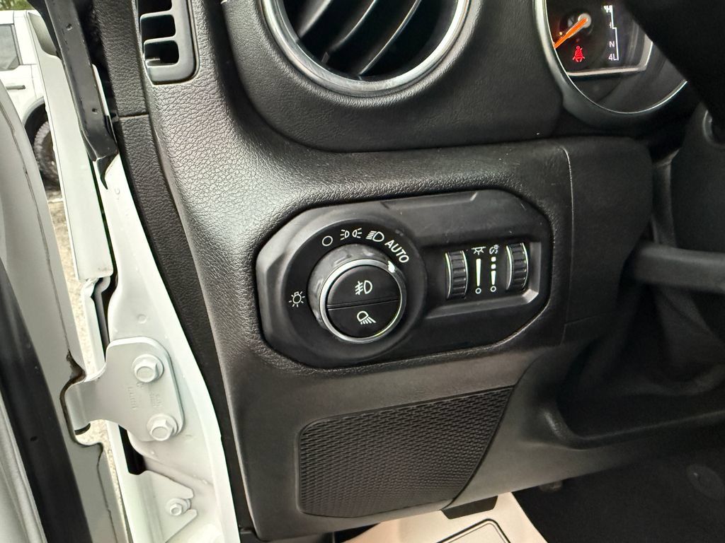 Used 2020 Jeep Gladiator Overland AWD/4WD image 21