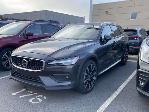 Used 2024 Volvo V60 B5 Cross Country Ultimate w/ Protection Package Premier AWD/4WD image 2