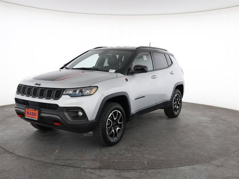 Used 2025 Jeep Compass Trailhawk AWD/4WD image 5