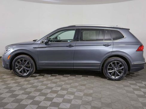 Used 2023 Volkswagen Tiguan SE w/ Panoramic Sunroof Package image 18