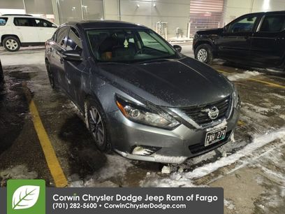 Used 2017 Nissan Altima 2.5 SL w/ 2.5 Technology Package