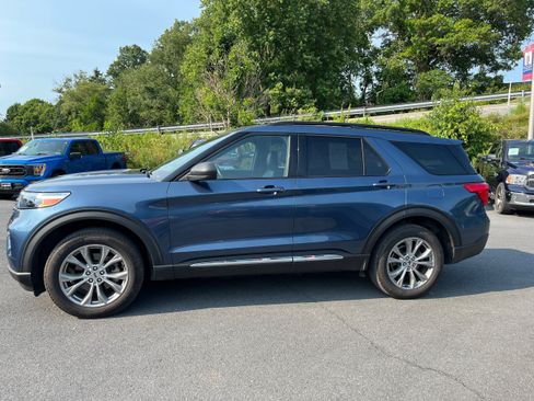 Used 2020 Ford Explorer XLT w/ Equipment Group 202A AWD/4WD image 6