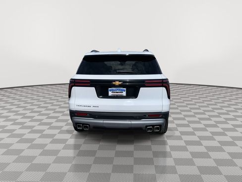 Used 2025 Chevrolet Traverse LT image 6