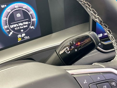 Certified 2025 Volkswagen Tiguan SE image 14