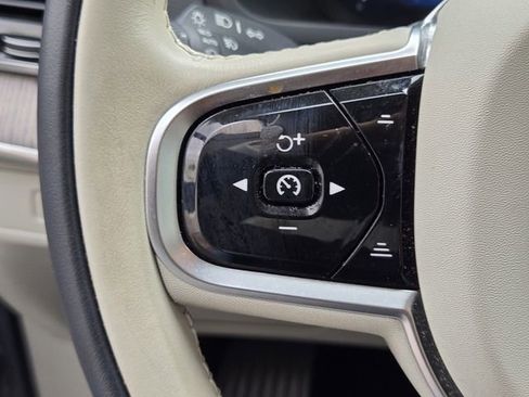 Certified 2024 Volvo XC90 T8 Plus AWD/4WD image 32