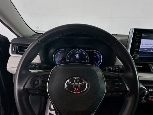 Used 2019 Toyota RAV4 Limited image 11