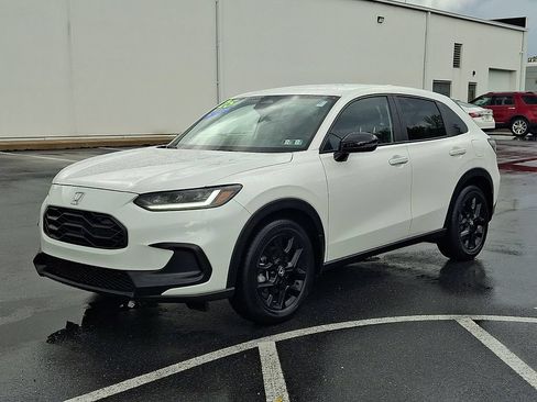 Used 2025 Honda HR-V Sport image 3