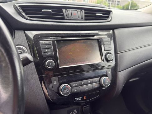 Used 2018 Nissan Rogue SV FWD image 14