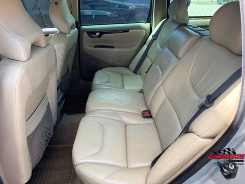 Used 2003 Volvo XC70 AWD/4WD image 8