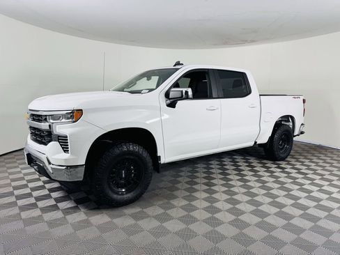 Used 2025 Chevrolet Silverado 1500 LT image 4