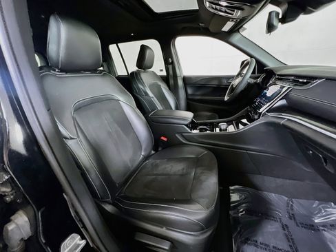 Used 2023 Jeep Grand Cherokee Altitude image 27