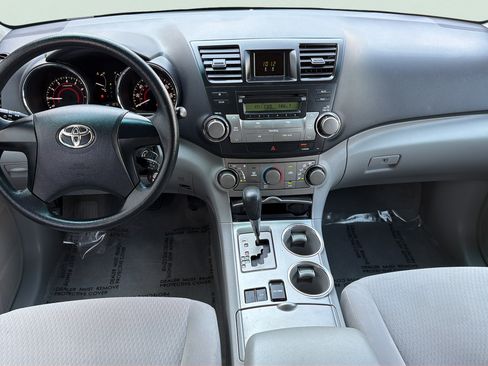 Used 2010 Toyota Highlander 2WD w/ Cold Weather Pkg image 10
