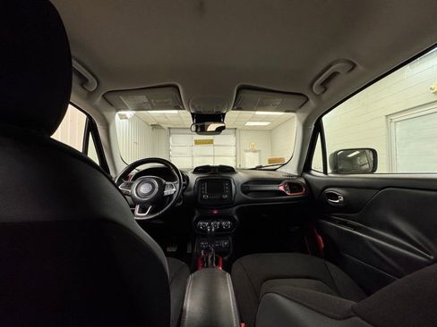 Used 2016 Jeep Renegade Trailhawk image 18