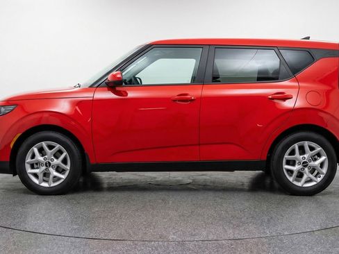 Used 2025 Kia Soul LX w/ LX Technology Package image 5