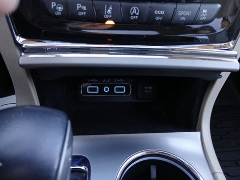 Certified 2022 Jeep Grand Cherokee Limited w/ Trailer Tow Group IV image 44