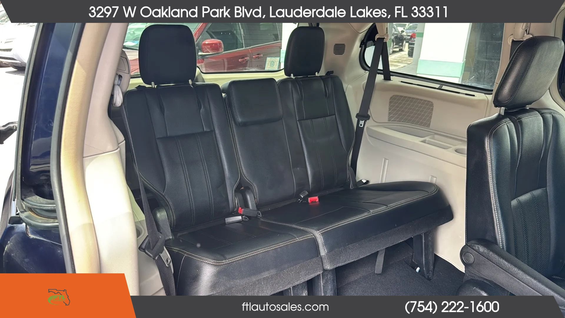 Used 2014 Chrysler Town & Country Touring-L FWD image 23