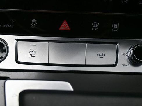 Used 2024 Audi Q8 e-tron Premium Plus image 25