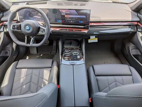 New 2026 BMW i5 eDrive40 w/ M Sport Package AWD/4WD image 16