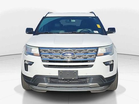 Used 2018 Ford Explorer XLT w/ Equipment Group 202A image 2