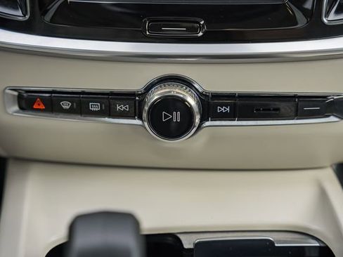 Used 2025 Volvo S60 B5 Plus AWD/4WD image 23